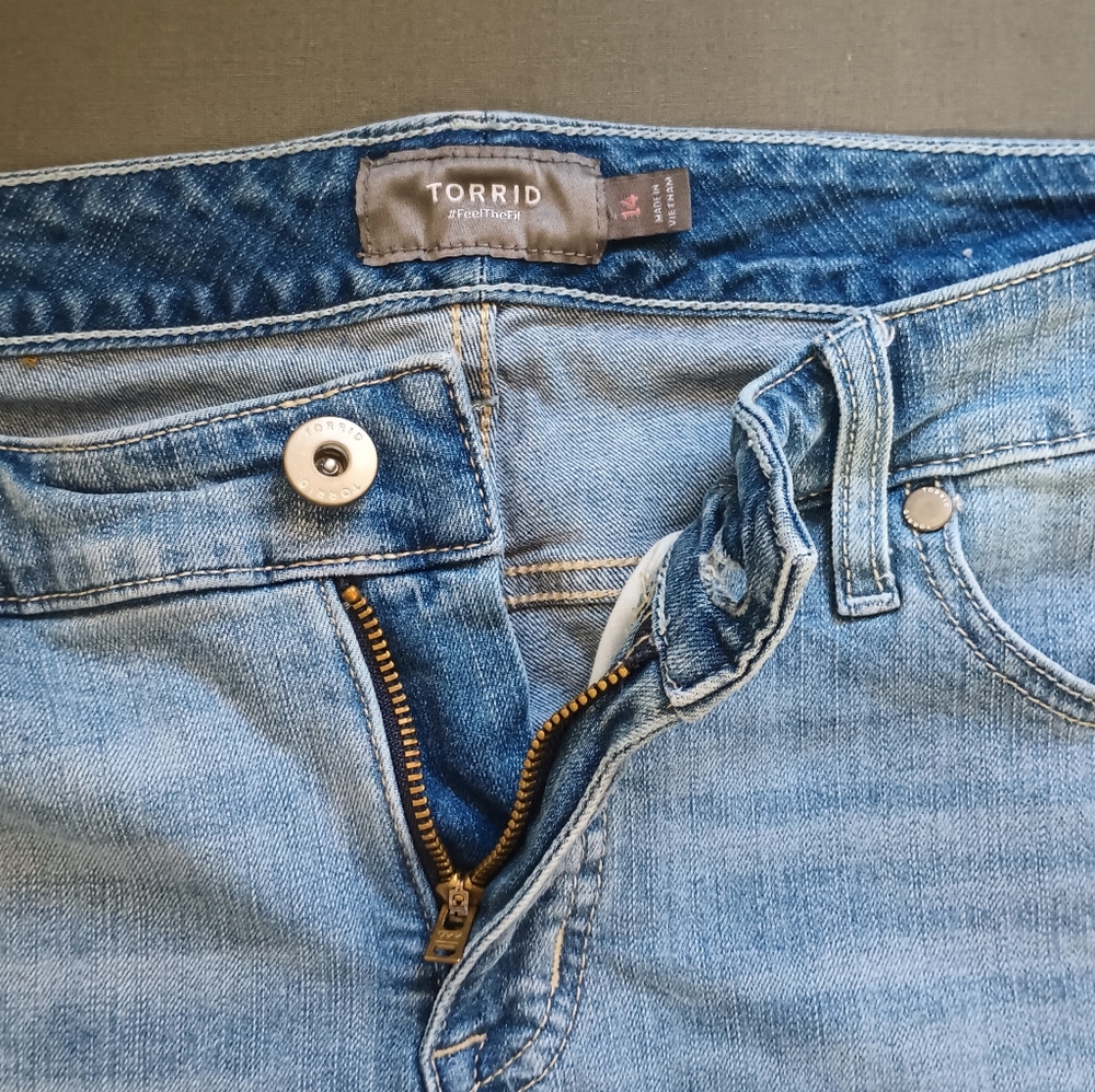 Torrid Women's Mid Rise Short - Picture 5 of 11